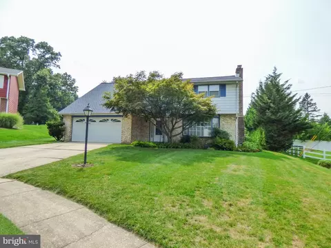 410 Folkstone Ct, York, PA 17402