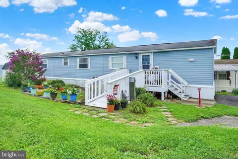 305 Sussex Ln, Glen Rock, PA 17327
