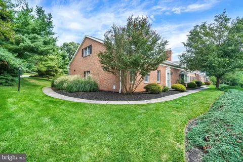 2042 Wyntre Brooke Dr S, York, PA 17403