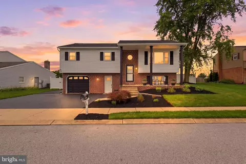 2477 N Gabrielle Ct, York, PA 17408
