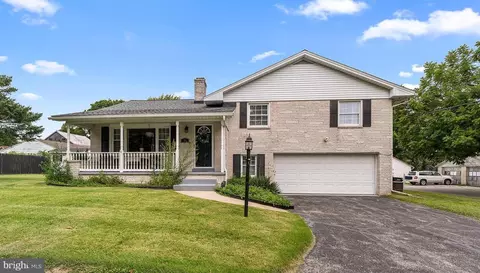 25 W Maple Ave, Shrewsbury, PA 17361