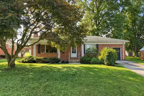 22 Crestview Dr, York, PA 17402