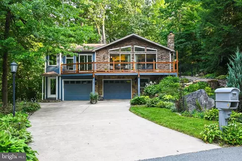 761 Woods Dr, York, PA 17402