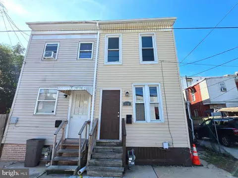 716 School Pl, York, PA 17401