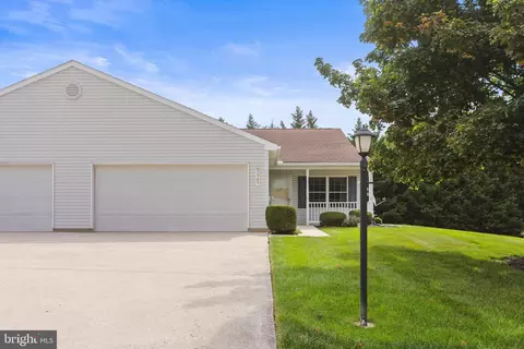 1365 Village Dr #23, Spring Grove, PA 17362