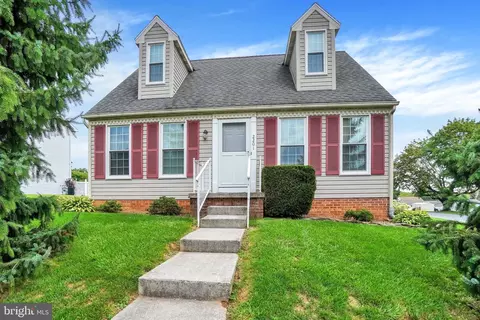 2201 Pleasant View Dr, York, PA 17406
