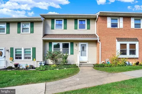 131 Fox Run Dr #131, York, PA 17403