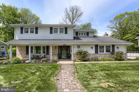 238 Green Lane Dr, Camp Hill, PA 17011