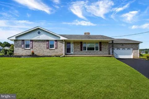 60 Yoe Dr, Red Lion, PA 17356