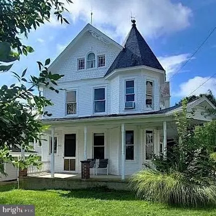 52 E Main St, Fawn Grove, PA 17321