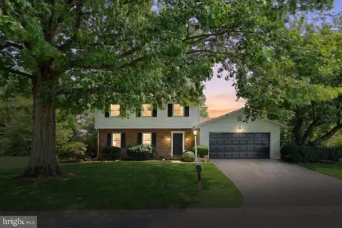 2156 Southbrook Dr, York, PA 17403