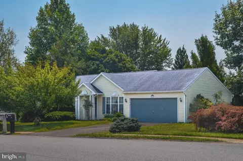 16 Hoffheins Dr, New Freedom, PA 17349