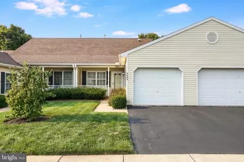 3004 Village Cir W #3004, York, PA 17404