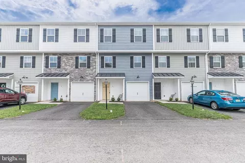 4 Landing Pl, York, PA 17408