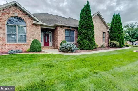 108 Pin Oak Dr, New Cumberland, PA 17070