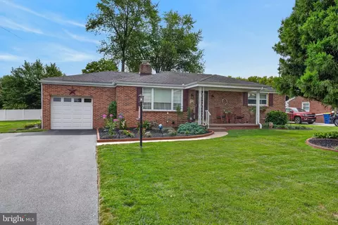 2274 Maple Rd, York, PA 17408
