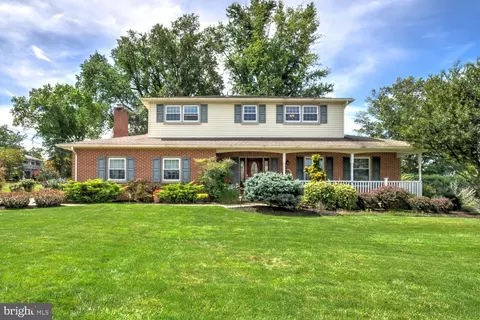1920 Andover Dr, Dover, PA 17315