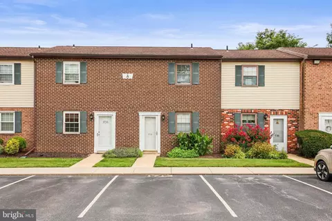 1713 Baron Dr, York, PA 17408