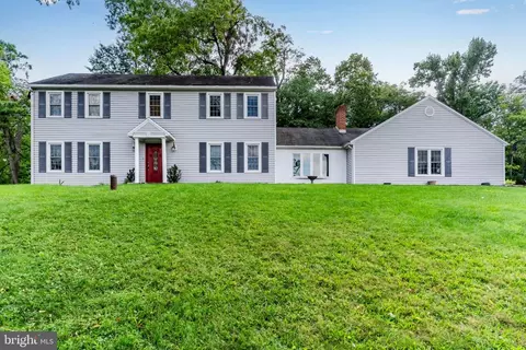8 Holly Dr, New Cumberland, PA 17070