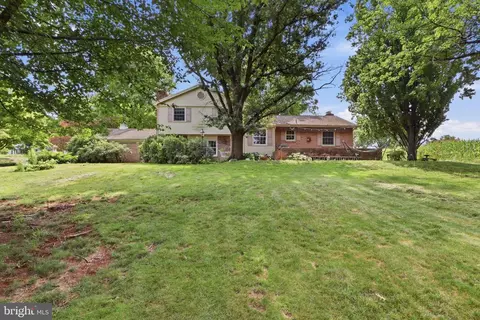 Exterior - 200 S 8th St, Mount Wolf, PA 17347 photo 11 of 12