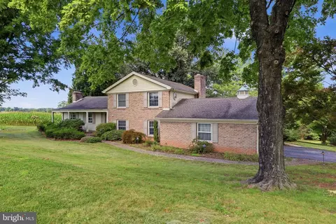 Exterior - 200 S 8th St, Mount Wolf, PA 17347 photo 3 of 12