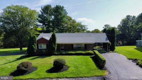 6199 Lake Rd, York, PA 17403