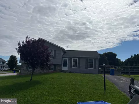 131 Switchpoint Dr, Stewartstown, PA 17363