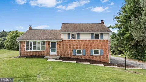 2113 Hope Dr, Red Lion, PA 17356