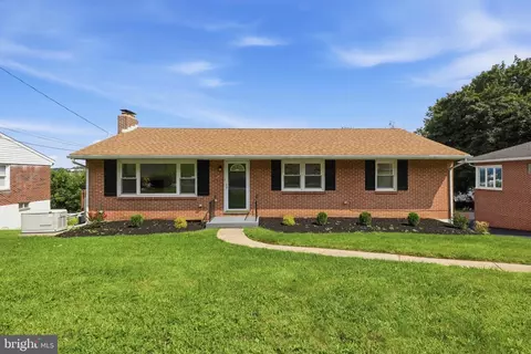 1429 Bonbar Rd, York, PA 17403