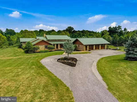 1885 Greenbriar Rd, York, PA 17404