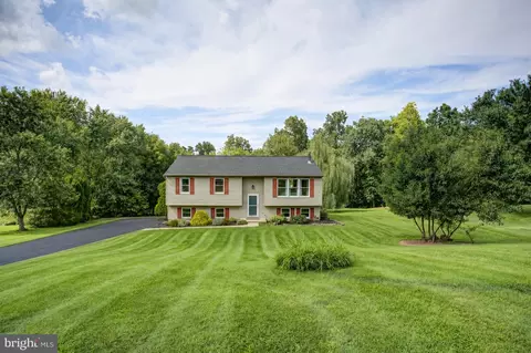 155 N Griffiths Ln, Manchester, PA 17345