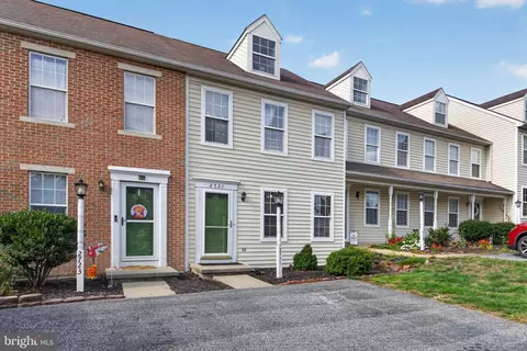 2721 Woodmont Dr, York, PA 17404