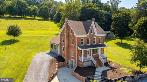 745 Meadowview Dr, Red Lion, PA 17356