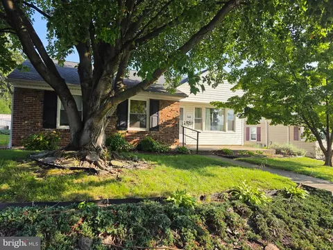 1561 5th Ave, York, PA 17403