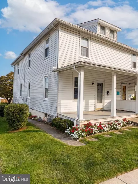 17 Harding St, Manchester, PA 17345