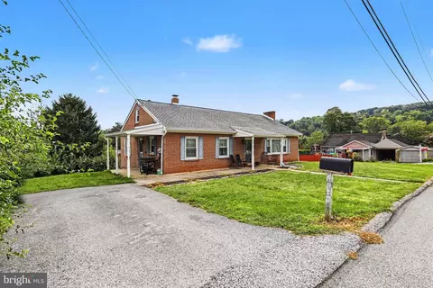 305 Glenvue Rd, Glen Rock, PA 17327