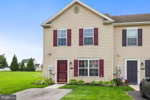 3750 Mazeland Ct #32, Dover, PA 17315