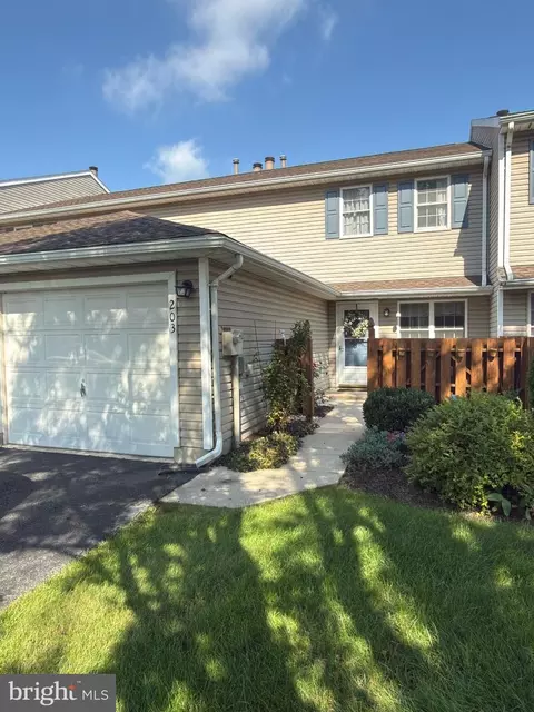 203 Pine Ct, York, PA 17408