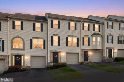2720 Hunt Club Dr #4, York, PA 17402