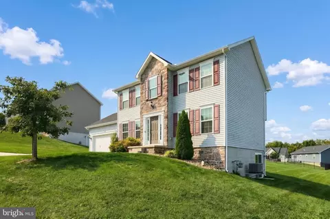 Exterior - 35 Fox Run Rd, Hanover, PA 17331 photo 3 of 4