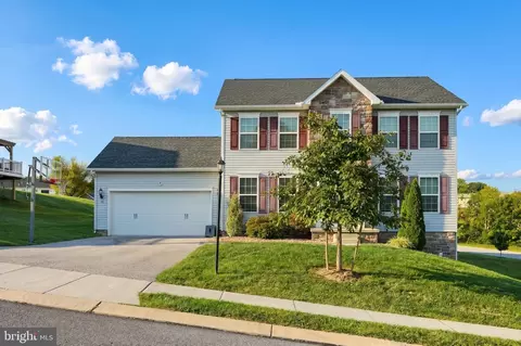Exterior - 35 Fox Run Rd, Hanover, PA 17331 photo 2 of 4