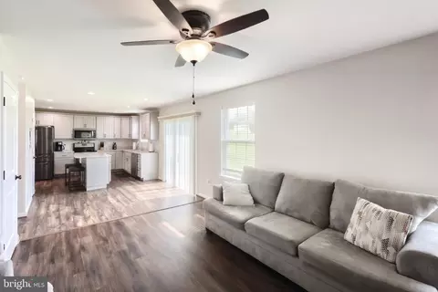 Entry Way - 35 Fox Run Rd, Hanover, PA 17331 photo 5 of 11