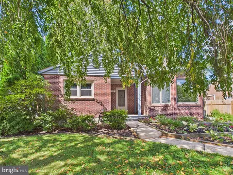 393 Waters Rd, York, PA 17403