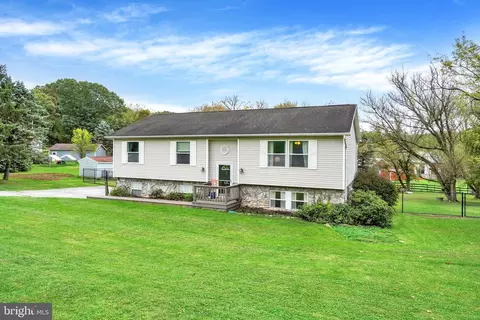 4422 Walters Hatchery Rd, Spring Grove, PA 17362