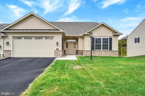 420 Ledge Rock Dr #19, York, PA 17402