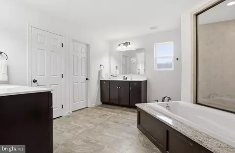 Entry Way - 215 Azalea Dr, Windsor, PA 17366 photo 6 of 12