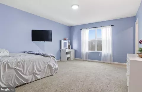 Bedroom - 215 Azalea Dr, Windsor, PA 17366 photo 4 of 7