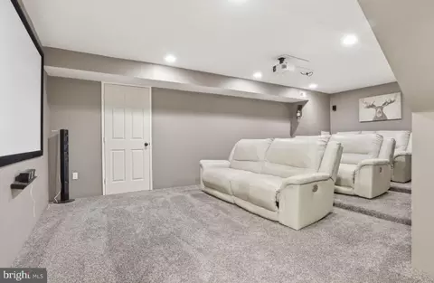Entry Way - 215 Azalea Dr, Windsor, PA 17366 photo 11 of 12