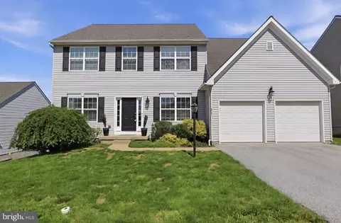 Exterior - 215 Azalea Dr, Windsor, PA 17366 photo 2 of 4