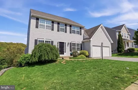 Exterior - 215 Azalea Dr, Windsor, PA 17366 photo 3 of 4